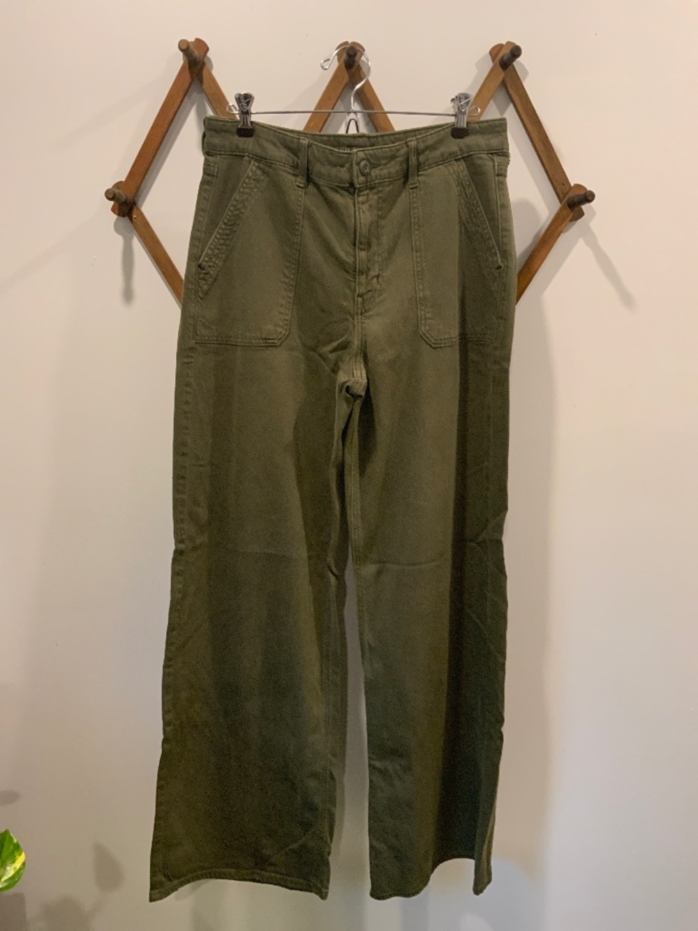 AE Low-Rise Ultra Wide-Leg Pants 10 L